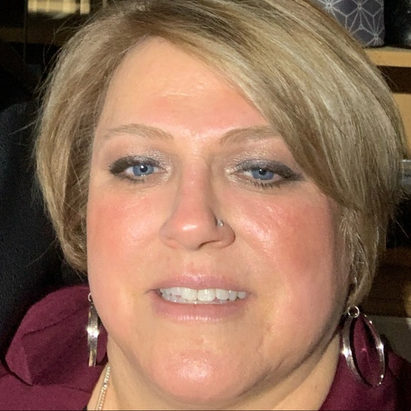 Meet your Posher, April - Picture 1 of 1